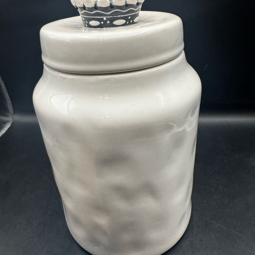 Rae Dunn Artisan Collection Ceramic Dog Treats Canister w/Crown Lid 9-1/2" - Picture 5 of 15